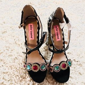 Betsey Johnson Sainte sandals sz.8